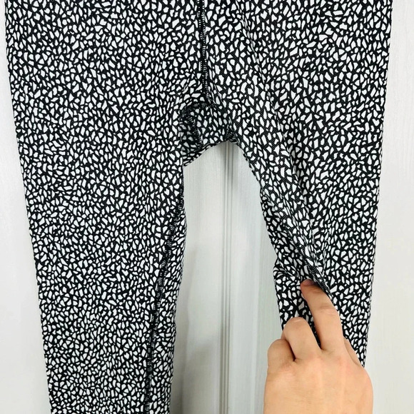 Lululemon Wunder Under Mosaic Pattern High-Rise Crop Leggings Black White Size 8 - Picture 4 of 10